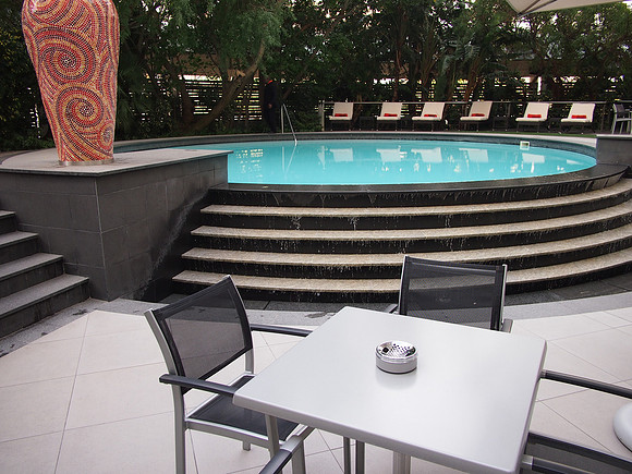 P5167214-poolside