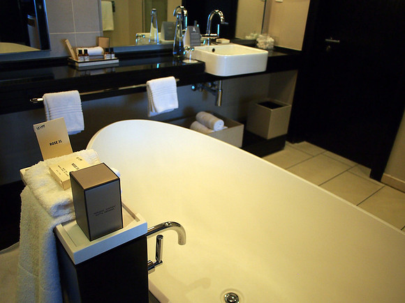 P5025923-luxury-tub
