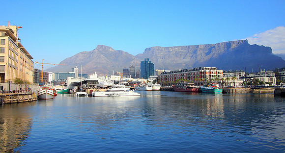 P5096714-v-and-a-waterfront