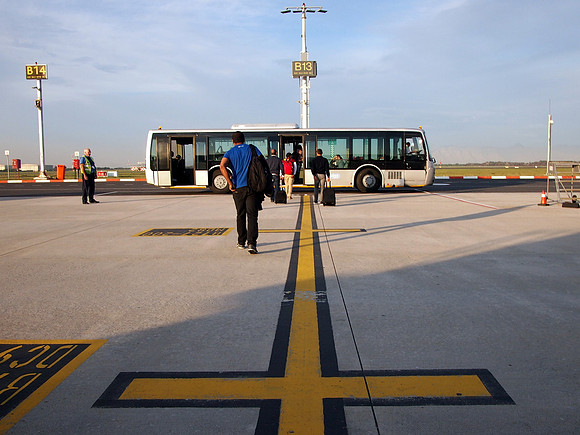 P5086635-transfer-bus