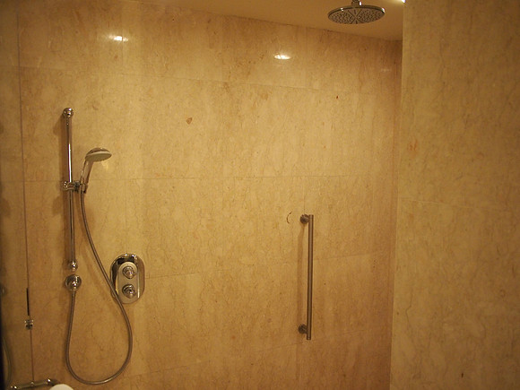 P4064686-showers