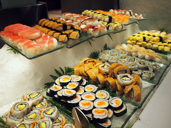 P4014265-sushi-buffet