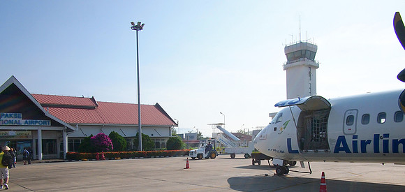 PC109320-tarmac-deplane-pakse-airport