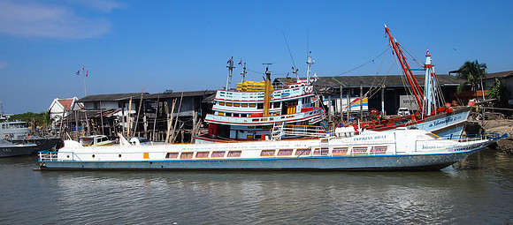 P3133343-ranong-islands-express-boat