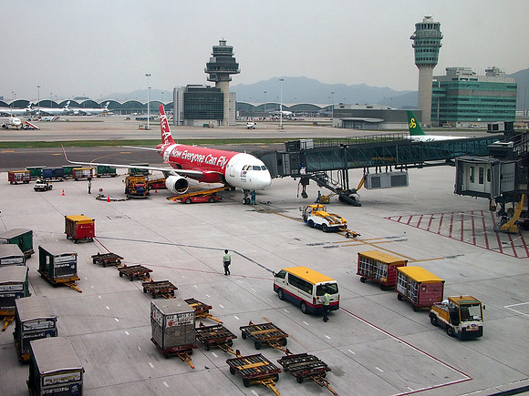 P4014241-air-asia-at-hkg