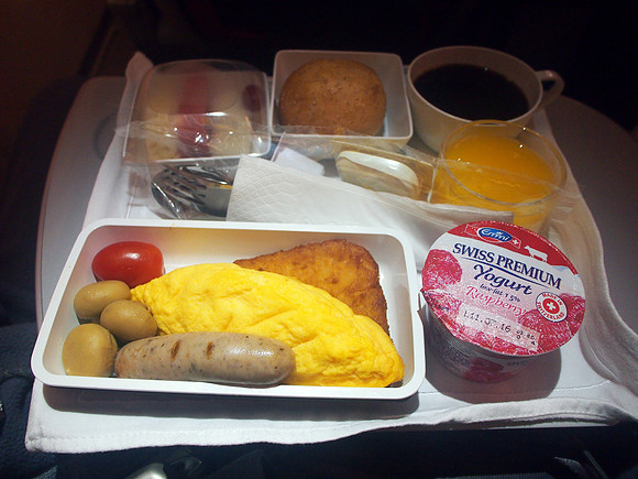 P4125123-sin-to-lhr-breakfast