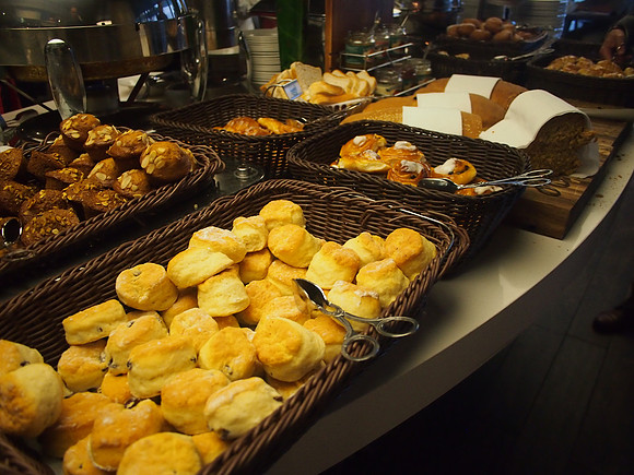 P5086601-breakfast-pastries