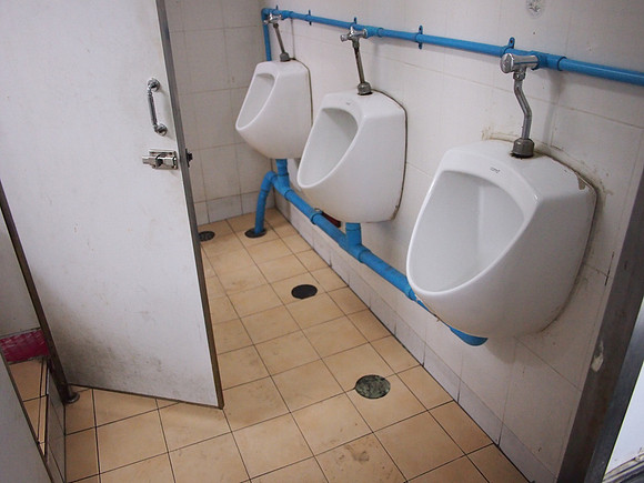 P3072922-mens-toilet