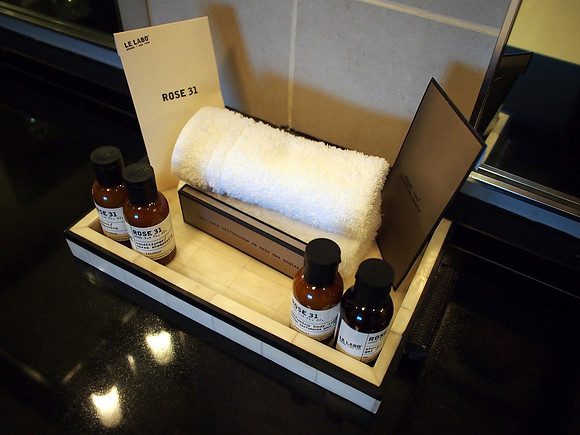 P5025924-toiletries