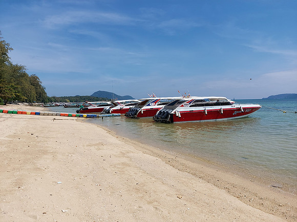 20220126_124803-rawai-beach-speed-boats