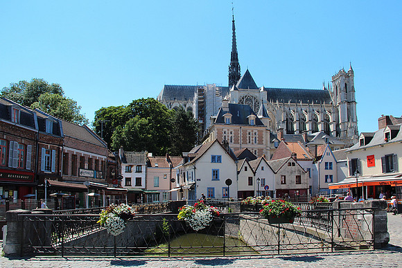 amiens-place-du-don-cathedrale