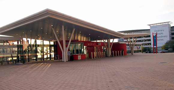 P5086638-airport-bus-stop