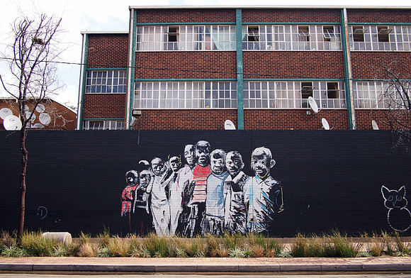 P5015879-kids-on-wall