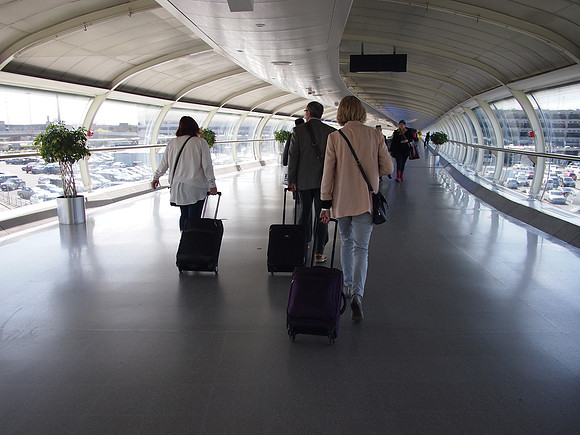 P4195387-walkway-to-airport
