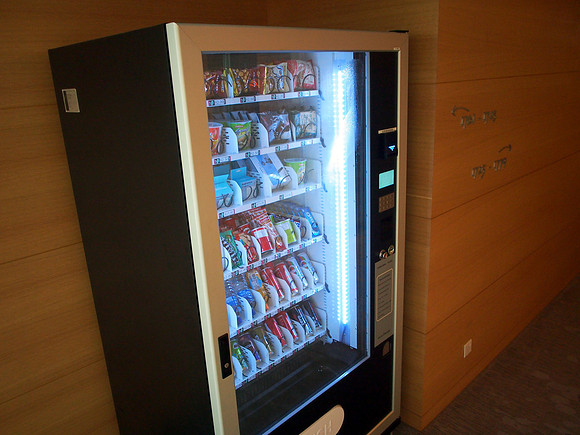 P4104892-vending-machine