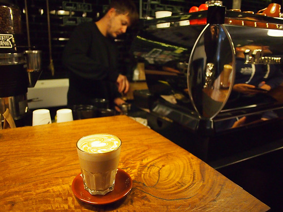 P5147022-deluxe-coffeeworks-latte