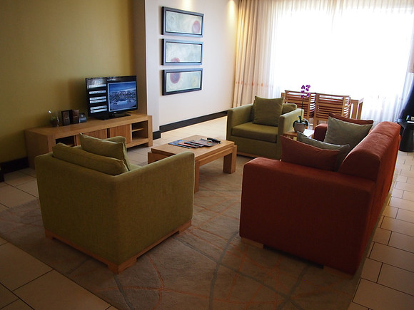 P5025917-suite-lounge
