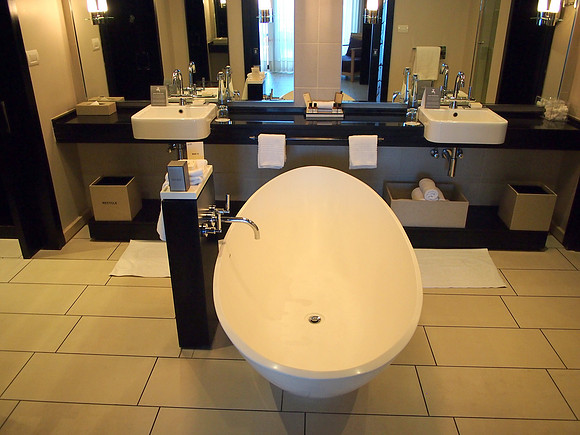 P5025922-bathtub