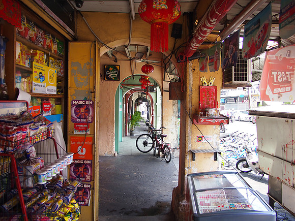 P4034455-convenience-store-arch