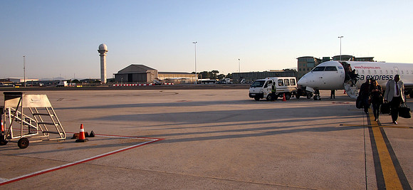 P5086636-tarmac-deplaning