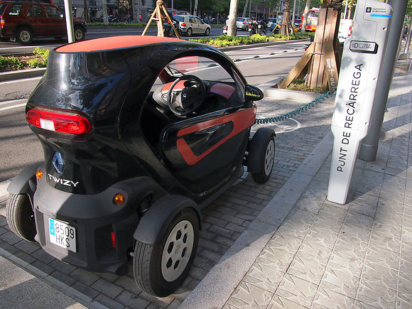 P4255545-twizy-electric-car