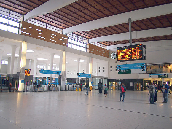 P5106765-train-station