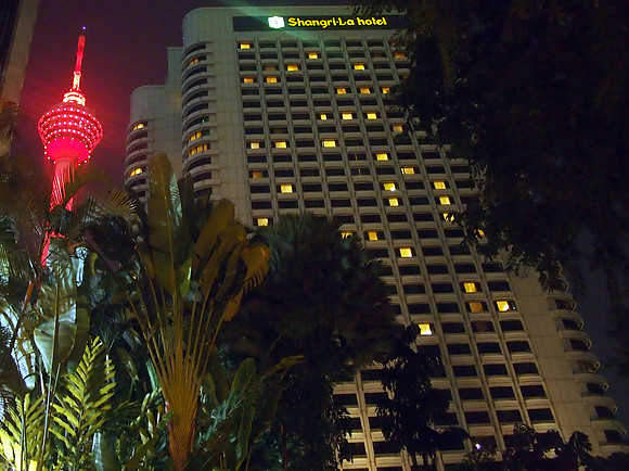 P4014290-shangri-la-at-night