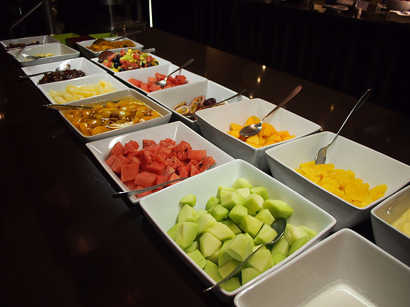 P5035987-breakfast-fruit