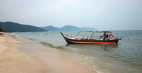 P4074742-tourist-boat