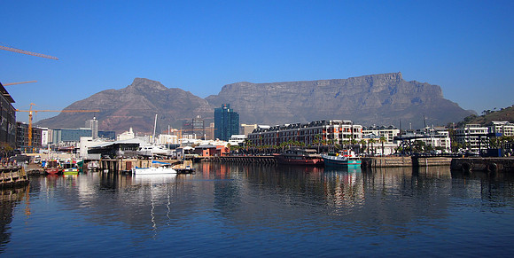 P5157099-v-and-a-waterfront