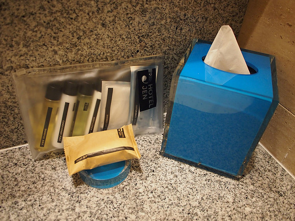 P4104888-toiletry-kit