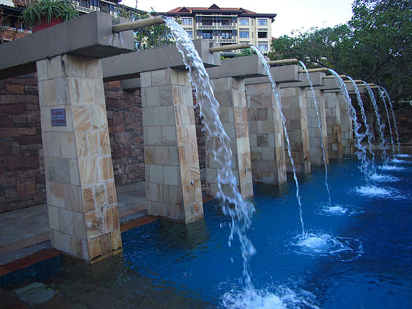 P5025981-pool-fountain