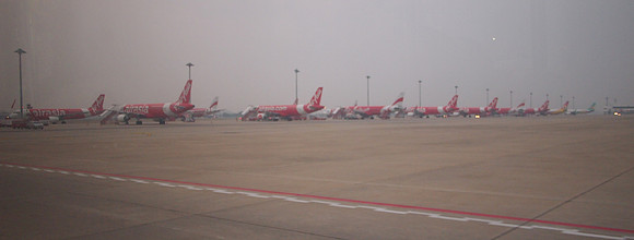 P3284015-airasia-at-dmk