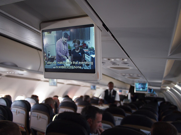 P5025903-inflight-tv
