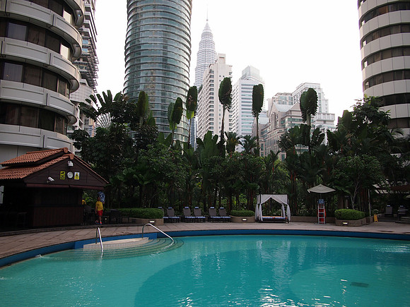 P4024322-pool-view-of-petronas-towers