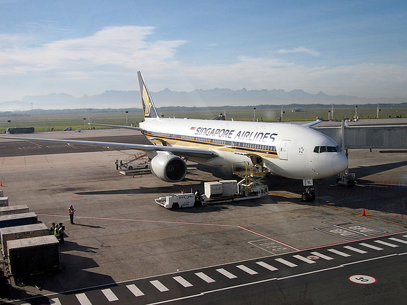 P5227397-singapore-airlines-at-cpt