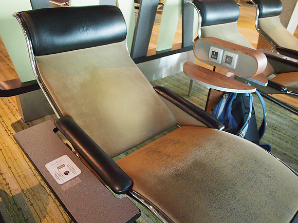 P5237453-reclining-chair