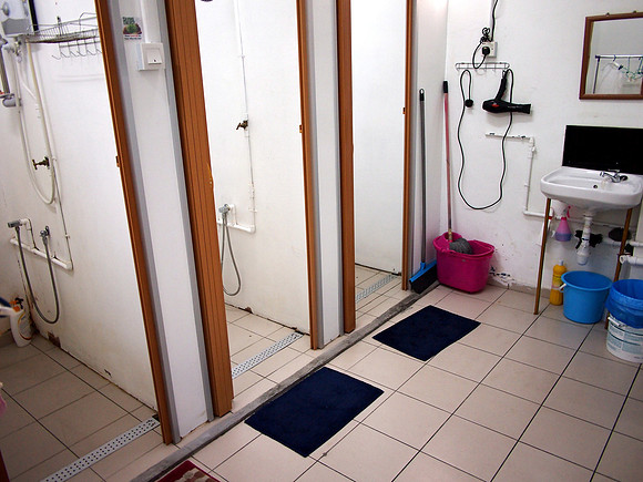 P4084793-just-inn-shared-bathroom