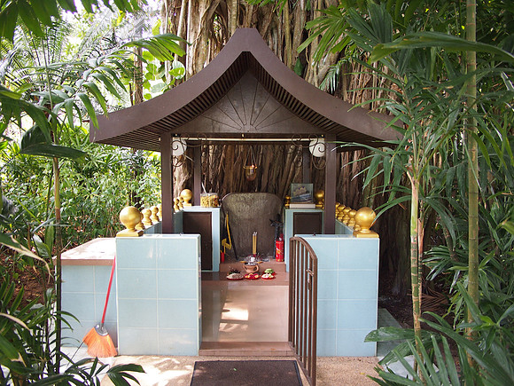 P4074738-shrine