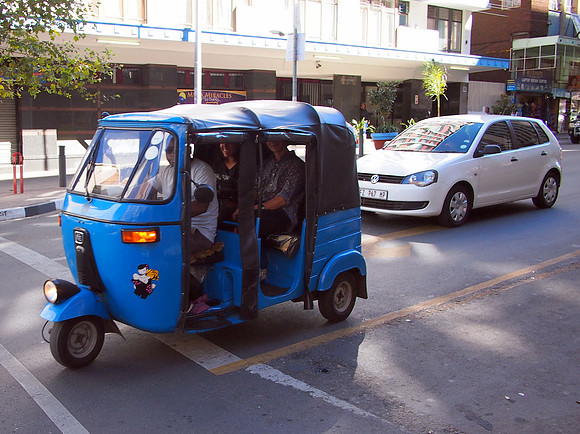P4305722-tuk-tuk