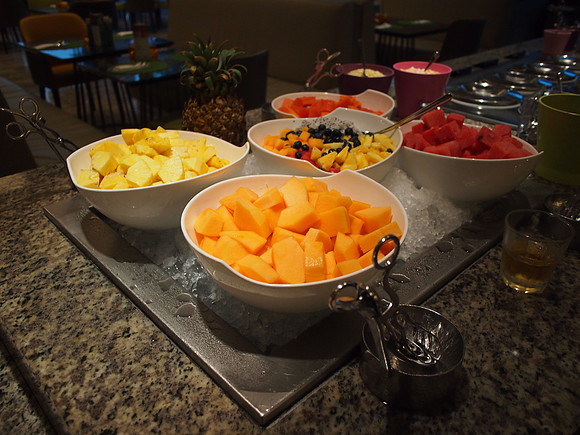 P4115024-breakfast-fruit