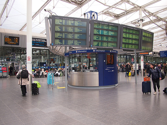 P4185266-manchester-piccadilly-departure-board