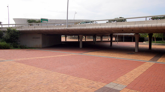 P5096706-stadium-station-underpass