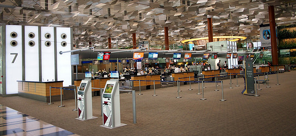 P4115048-premium-economy-checkin-area