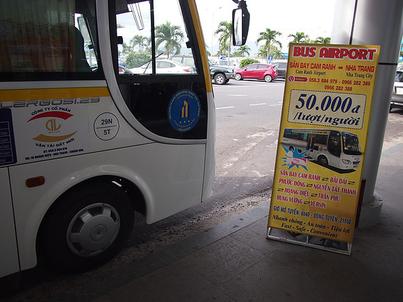PC289402-airport-bus