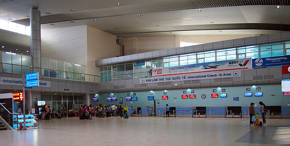 PC289401-international-check-in