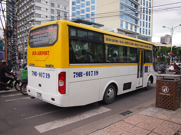 PC289404-airport-bus