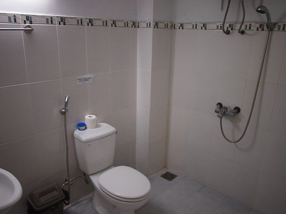 PC289410-nha-trang-inn-bathroom