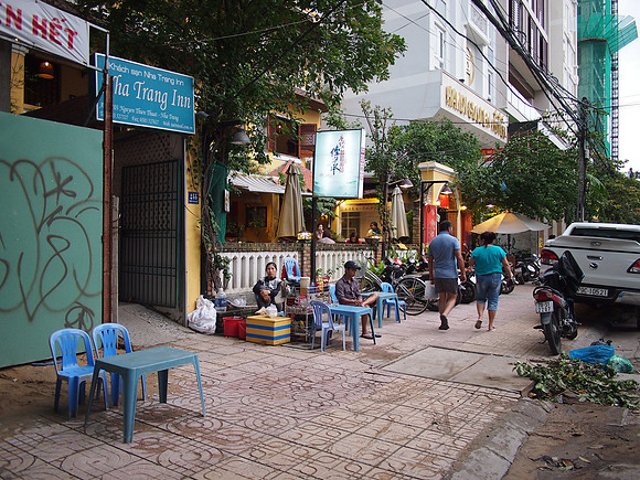 PC289416-nha-trang-inn-entrance