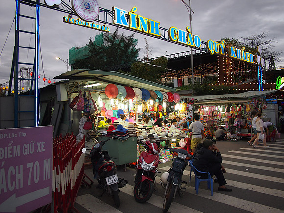 PC289424-night-market